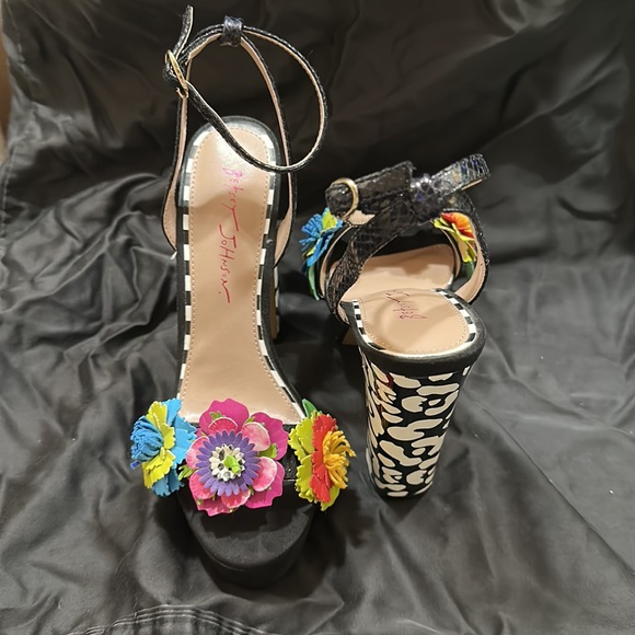 Heels - Picture 2 of 5